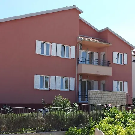 Appartamento Pinta Mit Grossem Garten Dajla