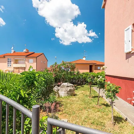 Appartamento Pinta Mit Grossem Garten