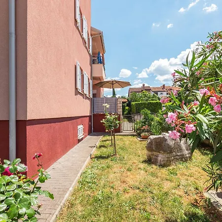 Pinta Mit Grossem Garten * Dajla