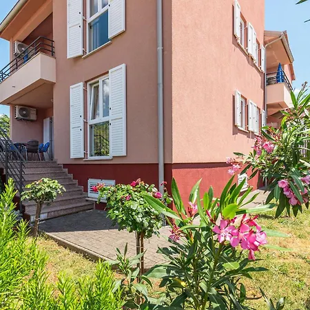 Apartment Pinta Mit Grossem Garten Dajla
