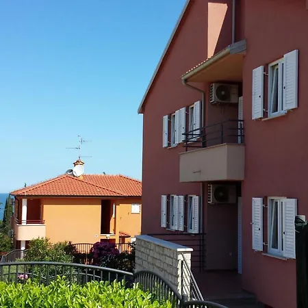 Apartment Pinta Mit Grossem Garten Dajla