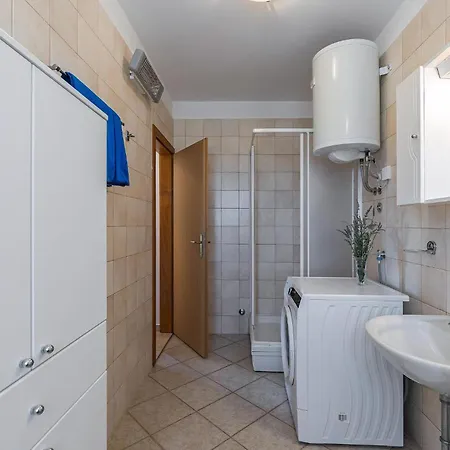 Apartment Pinta Mit Grossem Garten Dajla