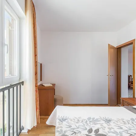 Pinta Mit Grossem Garten Apartment